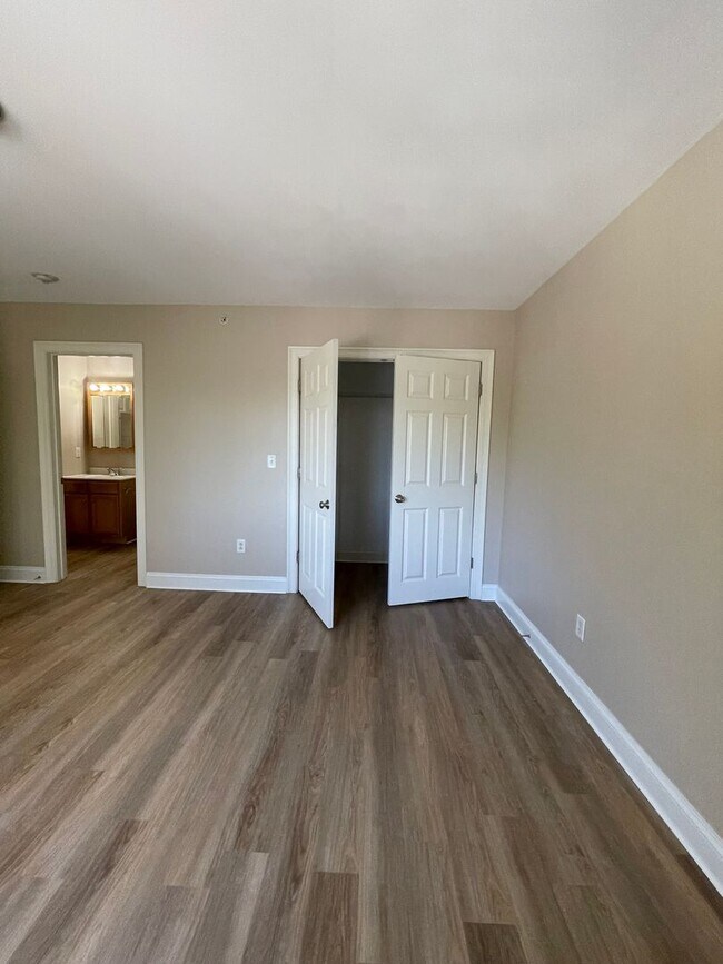 Building Photo - 12 Dame St