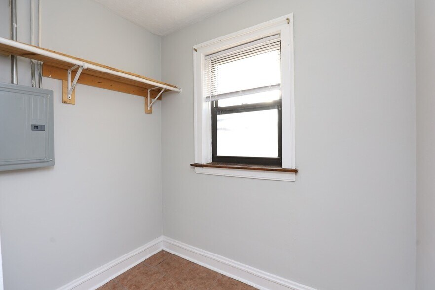 Building Photo - 4349 N Damen Ave