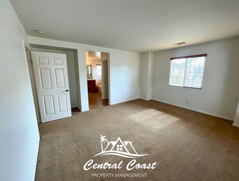Building Photo - 2219 Cordoban Ln