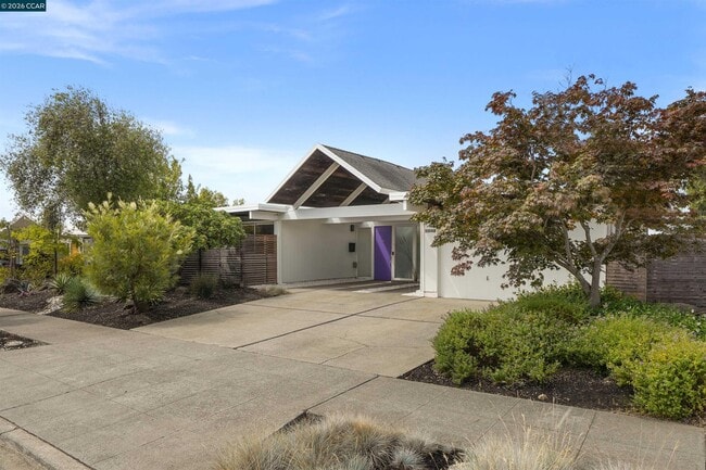 Building Photo - 8021 Shay Dr