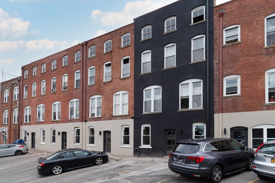 Primary Photo - The 211 Luxury Lofts