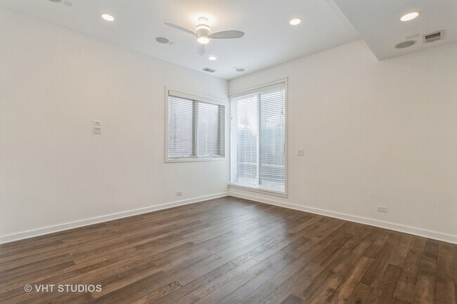 Building Photo - 1644 W Blackhawk St