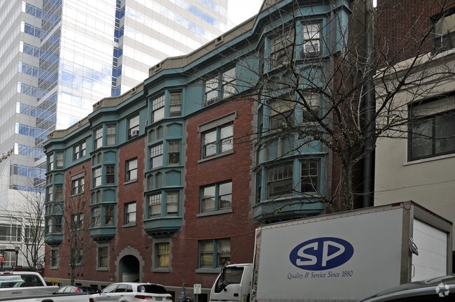 Building Photo - The Admiral