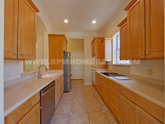Building Photo - Elegant 2-Bedroom Home with Bonus Flexible...