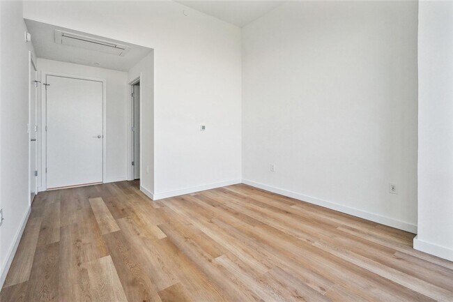 Building Photo - 50 Clinton Pl