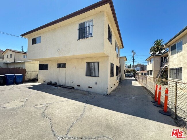 Building Photo - 1038 S Harvard Blvd