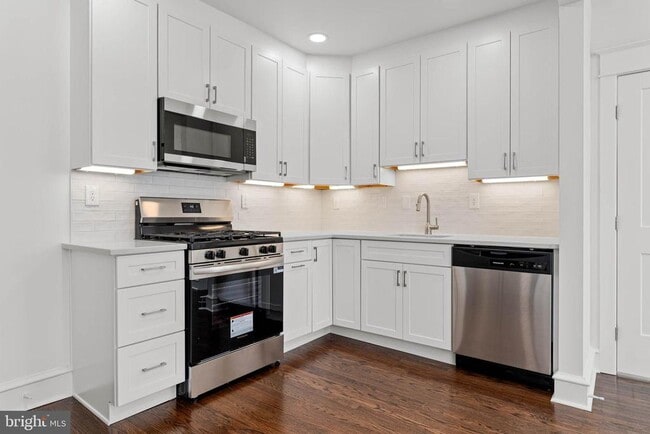 Building Photo - 137 Kenilworth Rd