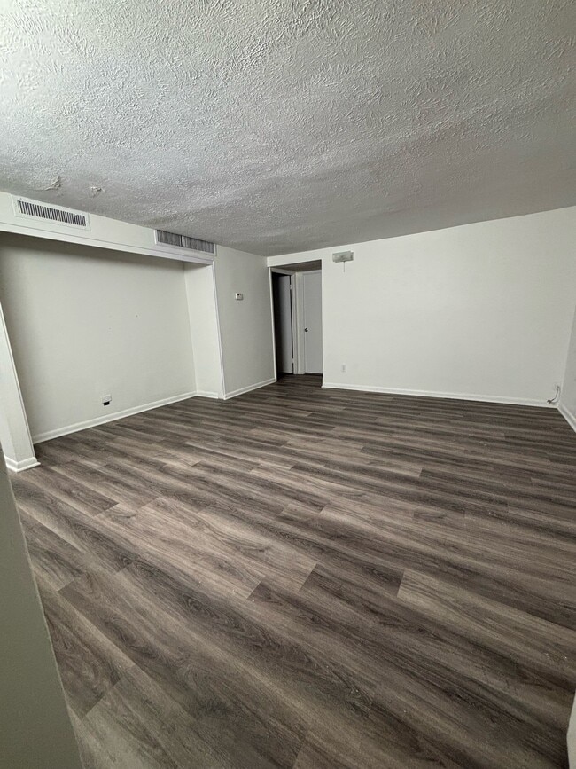 Building Photo - 120 S 38th Ave