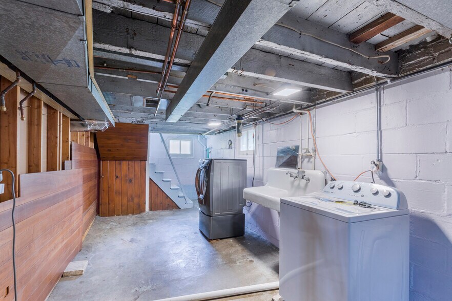 Building Photo - 5628 Welmering Dr