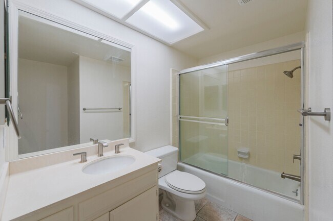 Building Photo - 37 Cottonwood Cir