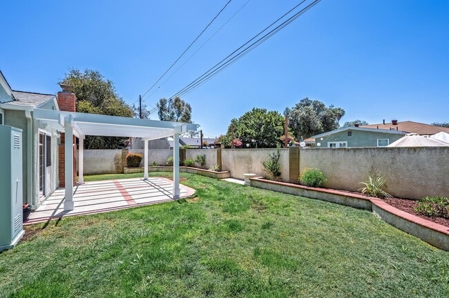 Building Photo - 4913 Premiere Ave