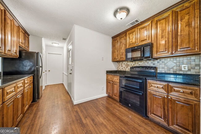 Building Photo - 3940 Hubert Dr