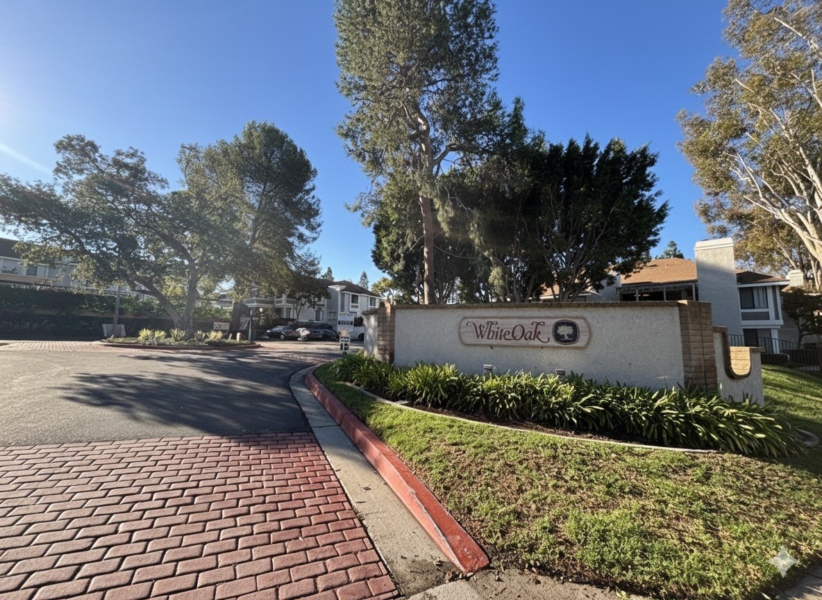 Building Photo - 25713 Sycamore Pointe