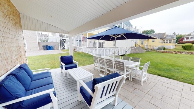 Building Photo - Winter Rental Only. Single Family Available: September 1 to April 30th - May 15th