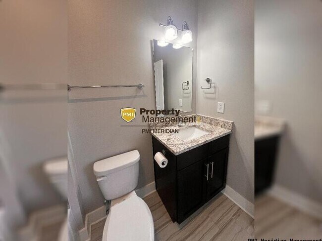 Building Photo - Downtown Indy Townhome!