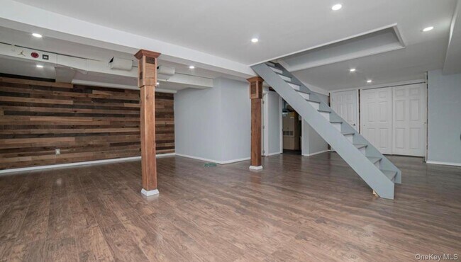Building Photo - 62 Cedar St