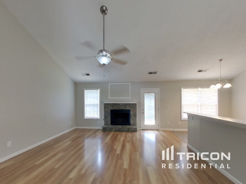 Building Photo - 1440 Twin Manor Dr