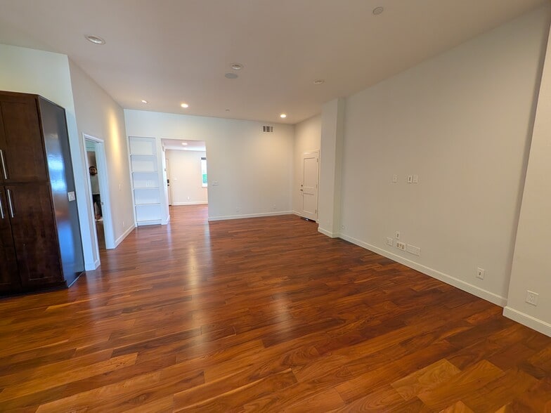 Building Photo - 344 Orchard Ave