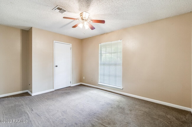 Building Photo - 103 Pinion Cir