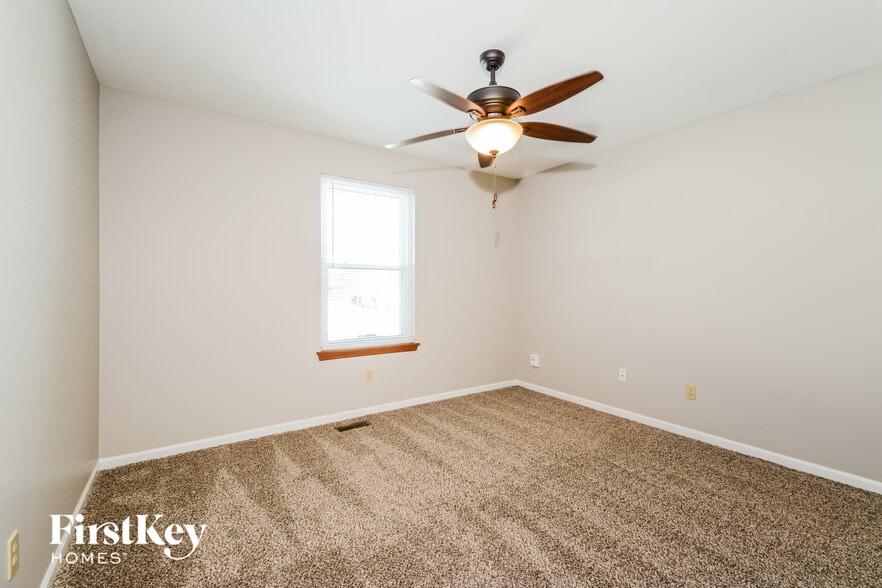 Building Photo - 2800 Wilshire Valley Dr