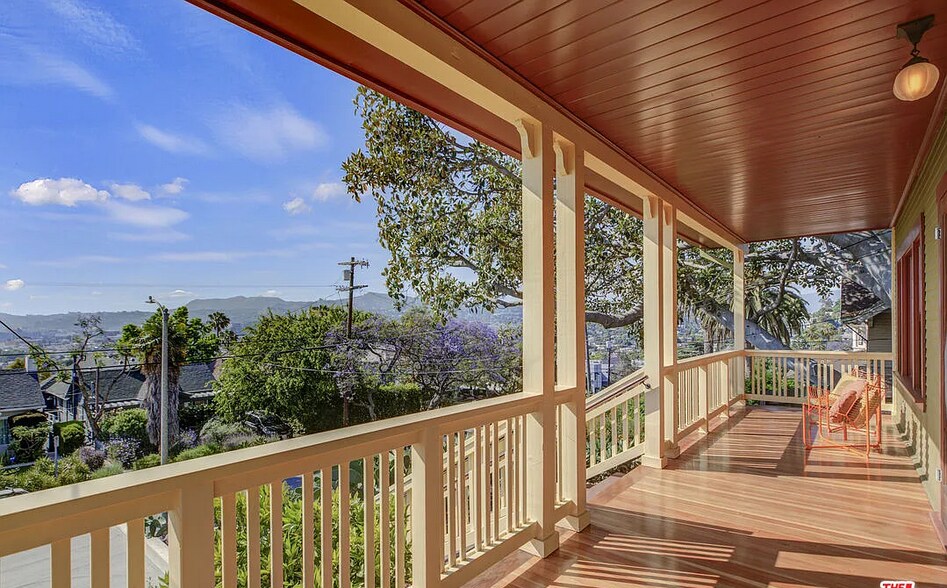 Building Photo - 1332 Edgecliffe Dr