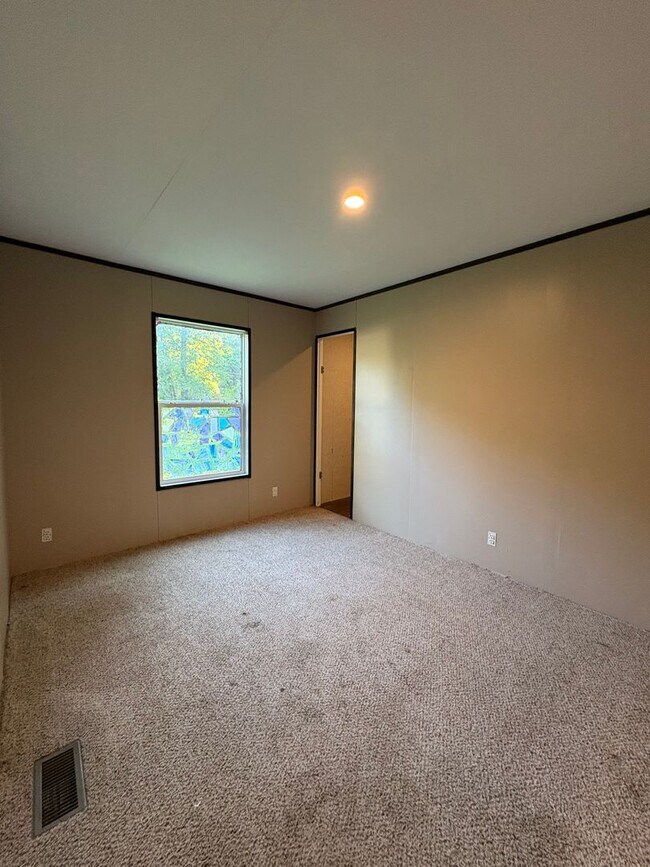 Building Photo - Huge 4 bedroom/2 bathroom double-wide in Peaceful Area of Keithville!
