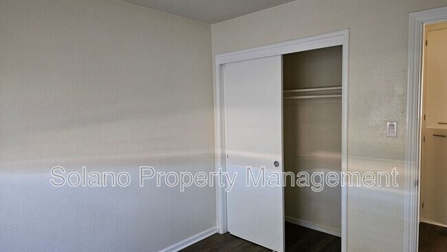 Building Photo - 1712 Arthur Ct