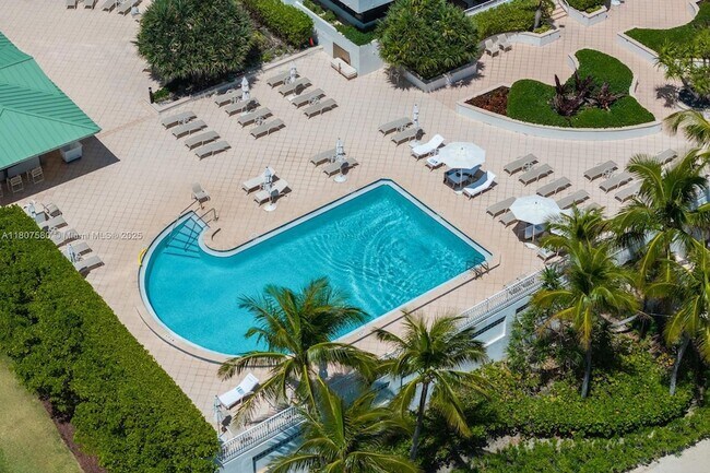 Building Photo - 10205 Collins Ave