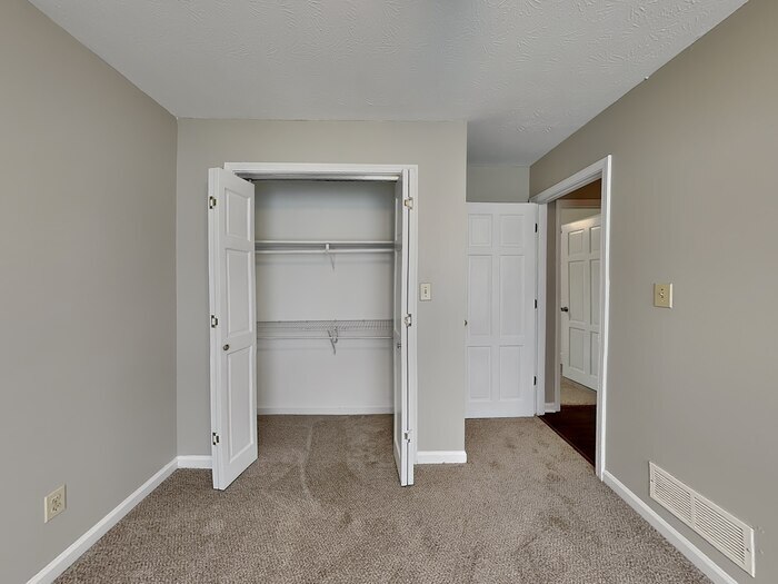 Building Photo - 308 Rebecca Ct