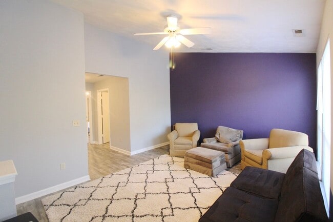Building Photo - 1430 Devon Ln