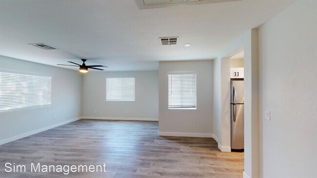Building Photo - 2 br, 1 bath Apartment - 906 E Roma Avenue