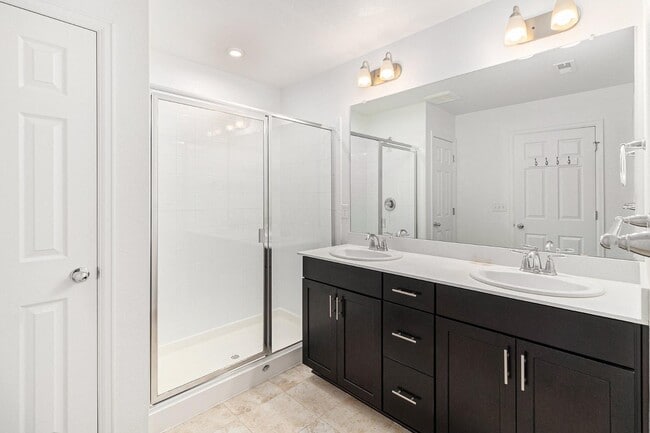 Building Photo - 221 Jackson Dr