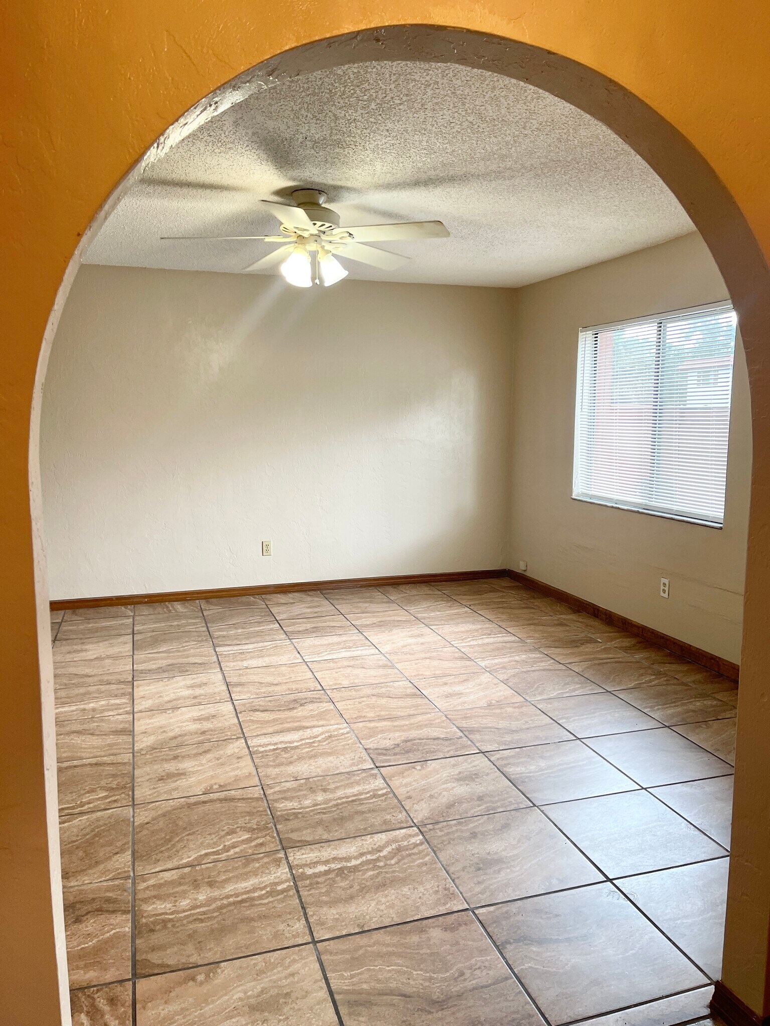 Building Photo - 2085 Oak Meadow Cir