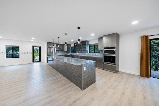 Building Photo - 7401 Miami View Dr