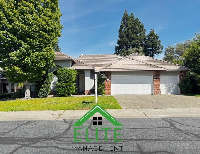 Building Photo - **Stunning Custom Home with Solar and Pool in Prestigious Granite Bay Neighborhood**