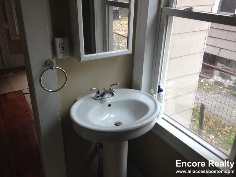 Building Photo - 23 Highgate St