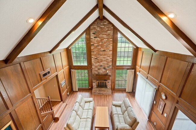 Building Photo - 18107 Shadow Valley Dr