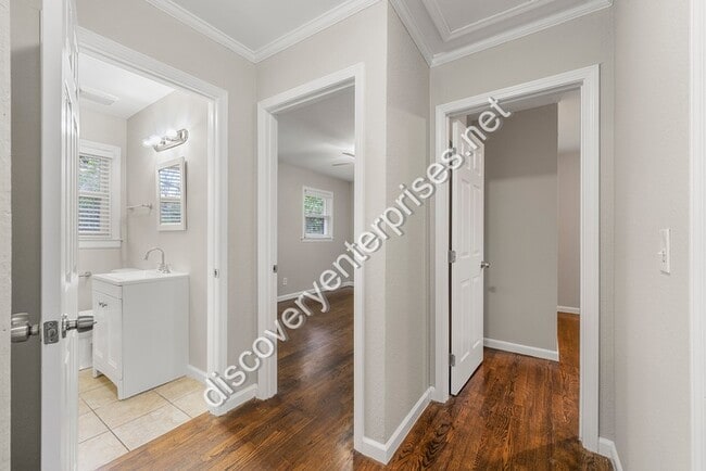 Building Photo - 928 Shieldcrest Way