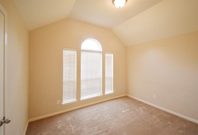 Building Photo - 2420 Quiet Arbor Ln