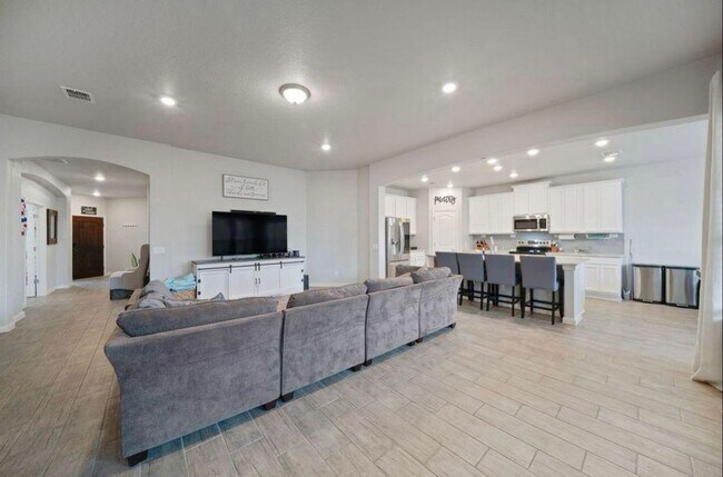 Building Photo - IMPRESSIVE 4 BD/3 BA HOME FOR RENT IN CYPR...
