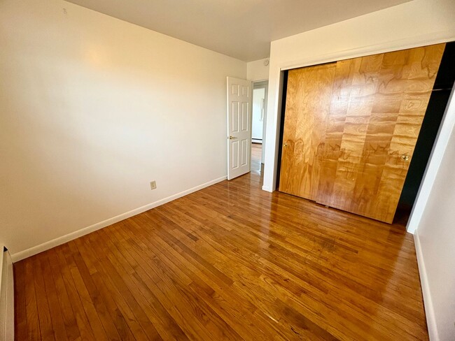 Building Photo - 3 Bedroom 1 Bathroom Rancher in Elizabethtown!