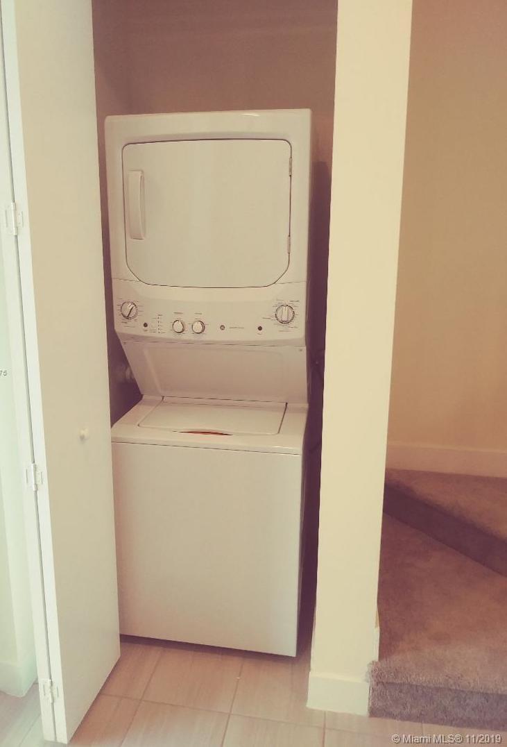 Building Photo - 10260 NW 63rd Ter