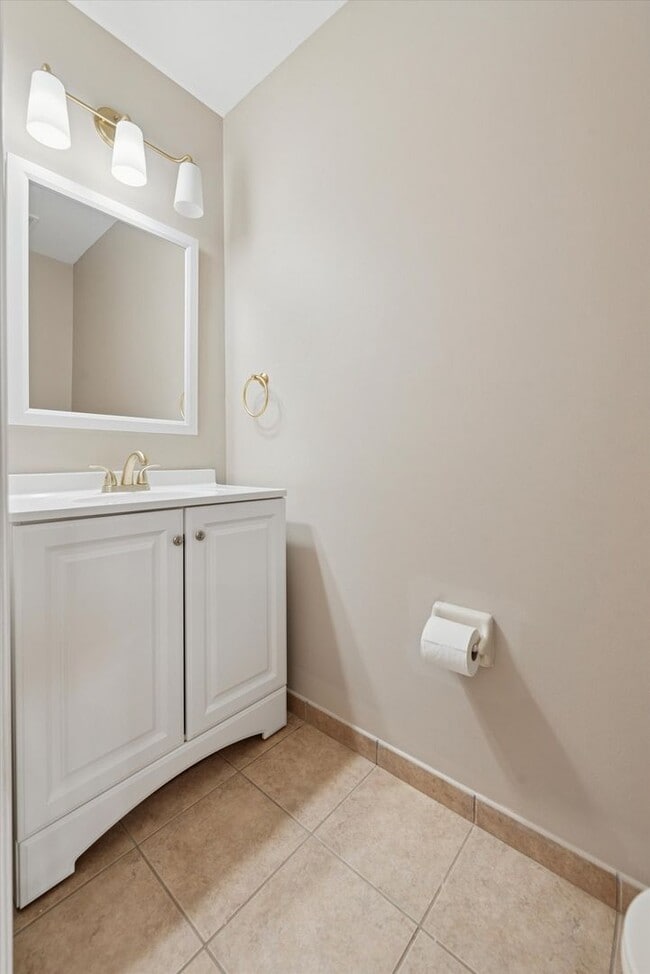 Building Photo - Beautiful 2BR/2.5BA Townhome in Byers Station with Finished Basement & Community Amenities