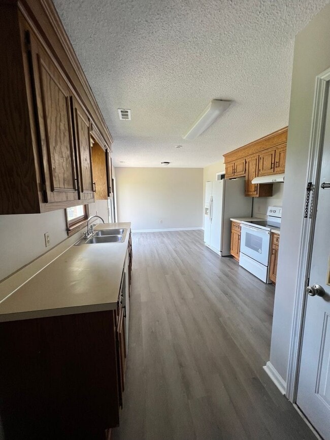 Building Photo - Cozy Home, Great Location!