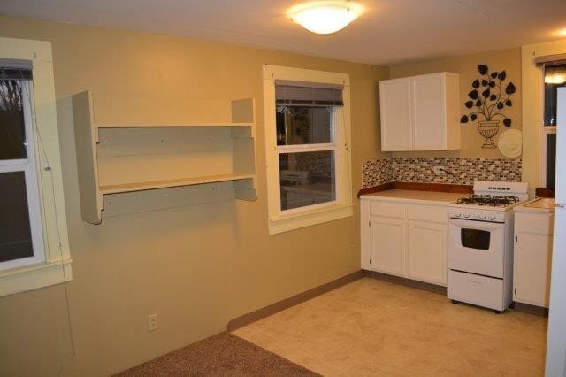 Building Photo - CUTE, COZY CABIN , 1 bedroom studio detached house