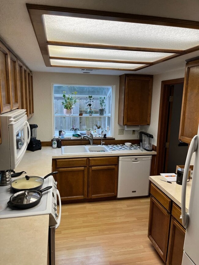 Building Photo - 570 Velopa Ct