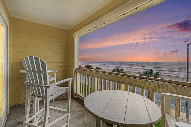 Building Photo - 7000 Seawall Blvd