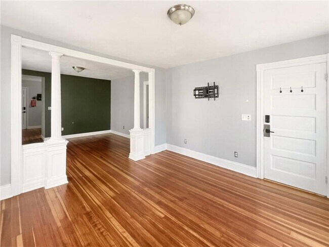 Building Photo - 362 Weeden St