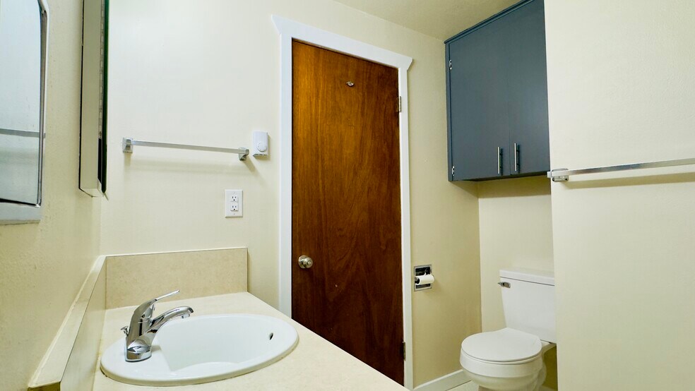 Building Photo - 2105 Colby Ave