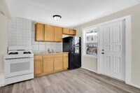 Building Photo - 6-12 Putnam Circle